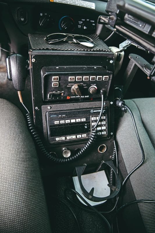 The original type radio used in American police cars, reinstated in Ewan's 2011 Ford Crown Victoria P7B Interceptor. 
