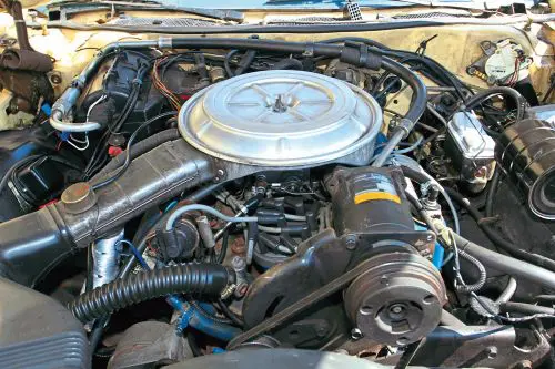 Under the hood of the 1978 Ford Country Squire