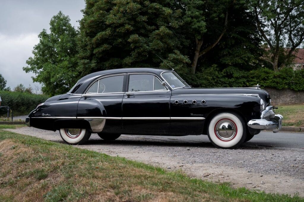 1949 Buick Roadmaster side profile